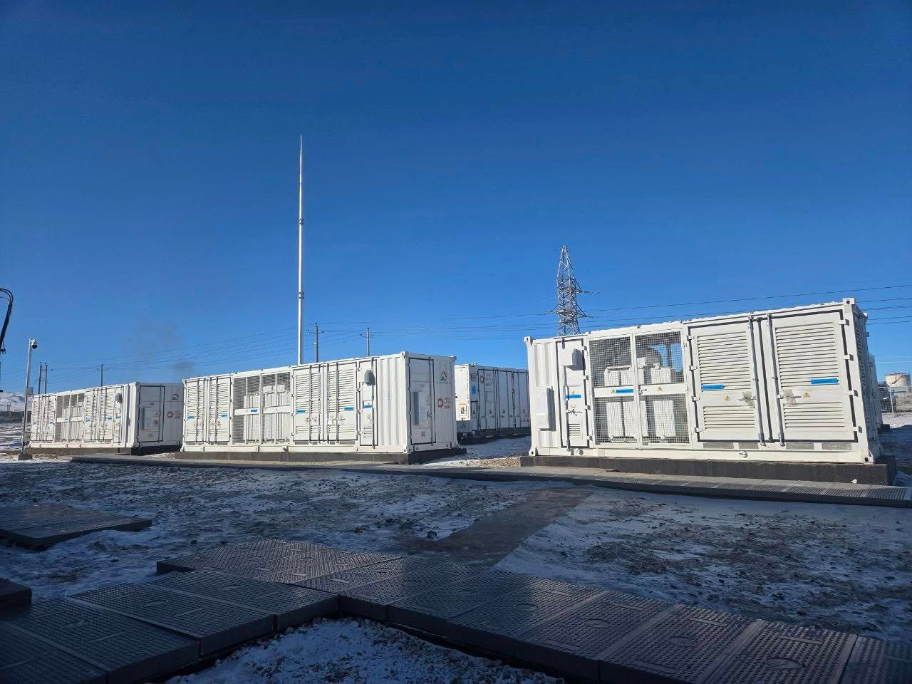 Алтай-Улиастайн хэрэглэгчдийг найдвартай эрчим хүчээр хангах батарей хуримтлуурын станц ашиглалтад оров